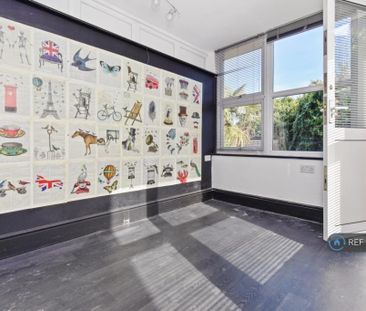 4 bedroom semi-detached house to rent - Photo 6