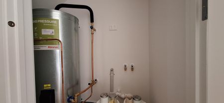 Brand New 2-Bedroom, 2-Bathroom Home with Modern Living Spaces - Photo 5