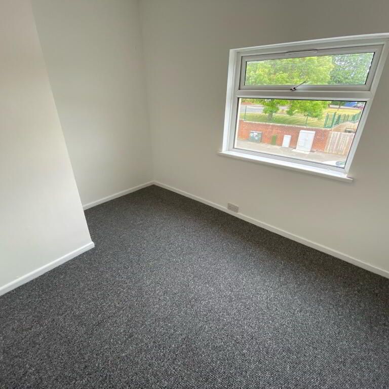 100 Low Road, Lisburn, BT27 4TN - Photo 1