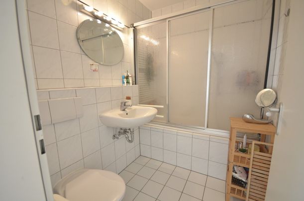 Charmante 1,5-Zimmer-Wohnung mit Einbauküche, Balkon und Stellplatz - Photo 1