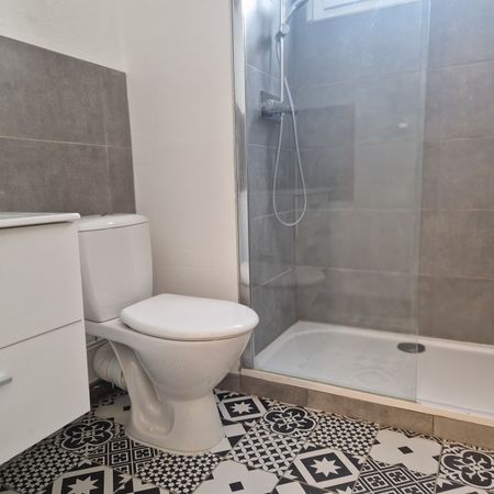 Location Appartement 2 pièces 28m² ST MANDRIER SUR MER 83430 - Photo 3