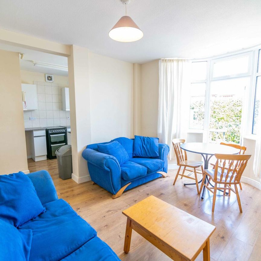 8 Carlton Avenue - Photo 1