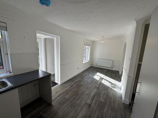 4 bedroom house to rent - Photo 1