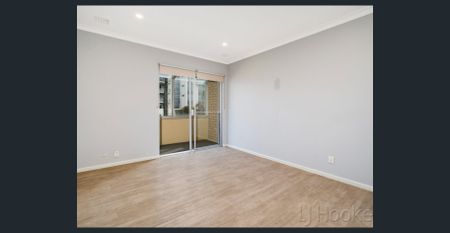 Renovated 2 Bedroom Apartment - Photo 4