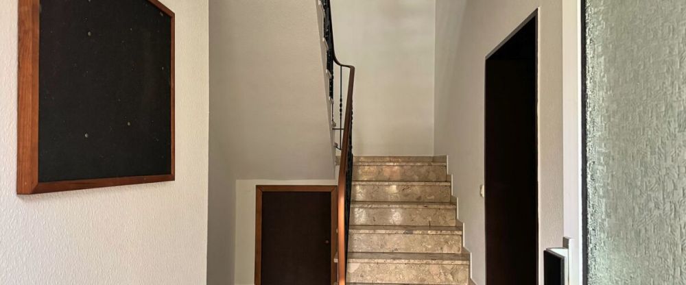 Gemütliche 2ZKB Dachgeschosswohnung mit EBK & Balkon in zentraler Sackgassenlage der Stadt Wiesmoor - Foto 1