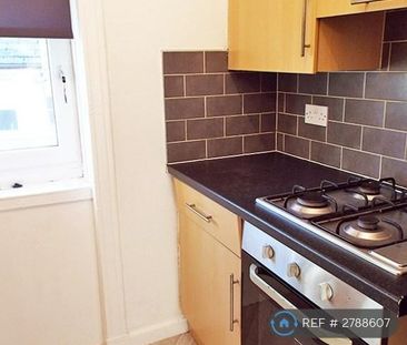 3 bedroom flat to rent - Photo 6