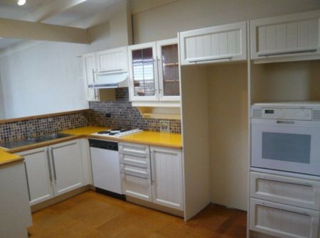 2 Bedroom Courtyard Home - Photo 3