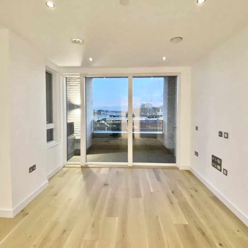 Grant Road, London - Photo 1