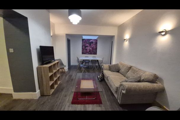 6 Bed Semi-Detached House, Hainault Road, E11 - Photo 1