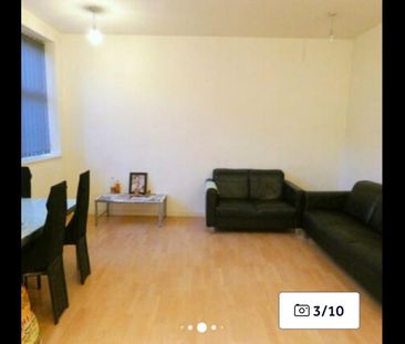 1 Bed Flat, Centreway Apartments, IG1 - Photo 1