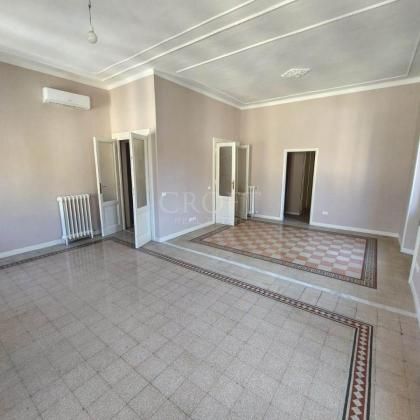 Trieste-Villa Ada: Newly renovated, spacious 2 bedrooms, 1 bath, large bright living room with new kitchen. Silent, sunny, air conditioning, panoramic common terrace. Ref 2292 - Photo 2