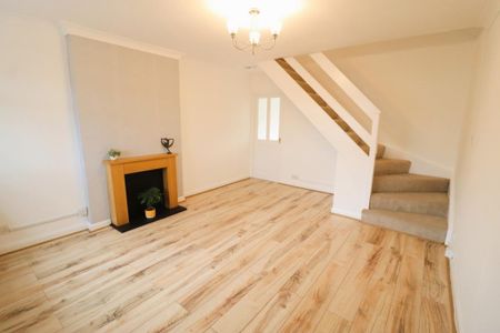 2 bedroom semi-detached house to rent - Photo 4