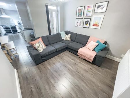 6 bedroom terraced house to rent - Photo 4