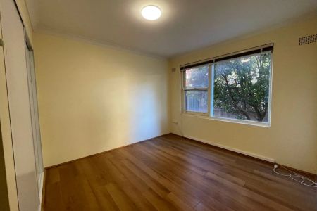 Well-Presented Two Bedroom Apartment in Convenient Penshurst Location - Photo 2