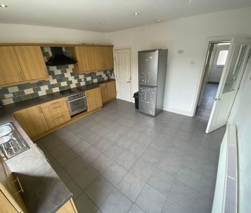 3 bed Terraced - To Let - Photo 6