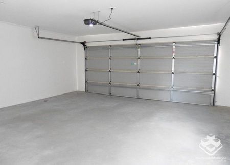 Near NEW 4 bedroom Townhouse fully furnished !!! - Photo 4