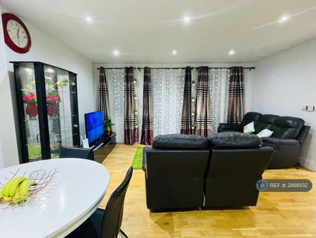 2 bedroom flat to rent - Photo 4