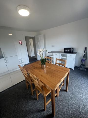 1 bedroom in a flat share to rent - Photo 3