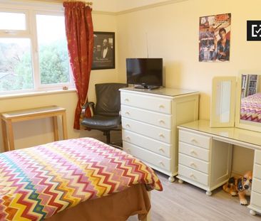 Spacious room in 4-bedroom houseshare in Clontarf, Dublin - Photo 5