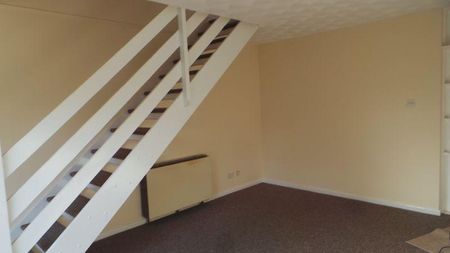 2 bedroom end of terrace house to rent - Photo 5