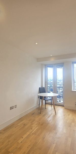 Burlington House, Waltham Cross, EN8 - Photo 1