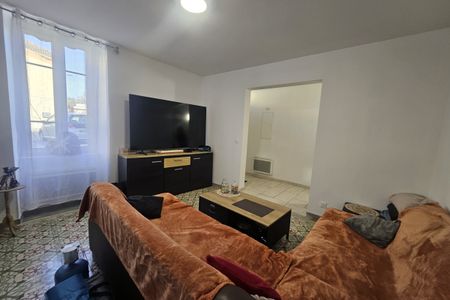 À Camaret-Sur-Aigues (84), villa de 92 m2 à louer avec terra - Photo 3