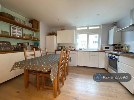 3 bedroom maisonette to rent - Photo 4