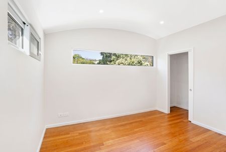 DETACHED 2 BEDROOM FLAT - Photo 2