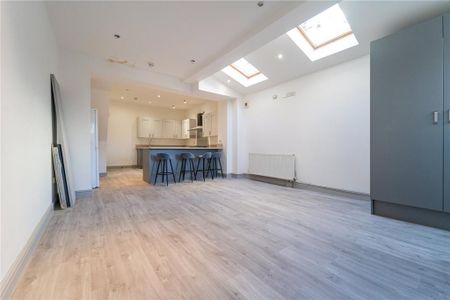 6 bedroom house to rent - Photo 2