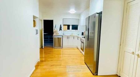 4 Bedroom Home next to RESERVE in PAPAKURA! - Photo 2