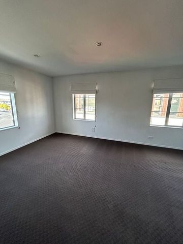 Lovely home close to the city! - Photo 2