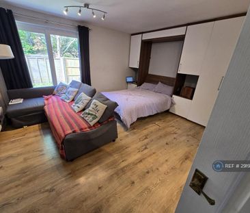 Studio to rent - Photo 2
