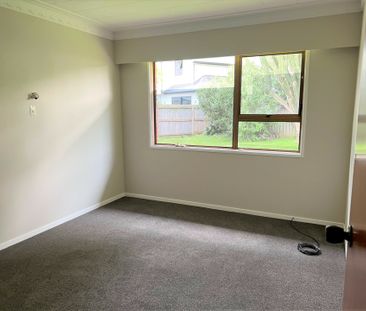 4 Bedroom - Buckland Road, Mangere East - Photo 3