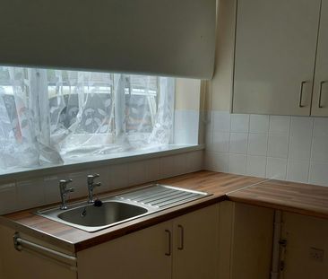 Flat to rent on - Photo 2