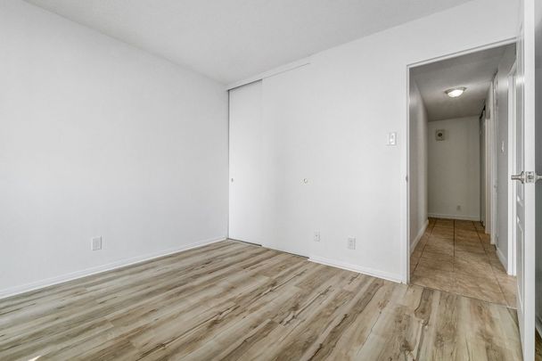 For Lease - 515 ST LAURENT Boulevard Unit# 812, Manor Park - Cardinal Glen and Area, Ontario - Photo 1