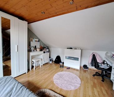Woonhuis met mooie tuin, oprit en garage - Foto 4