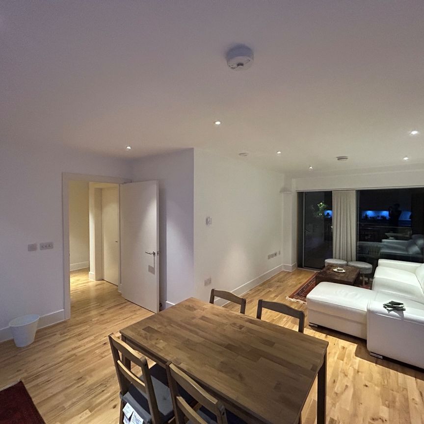 Room in a Shared Flat, Derry Court, SW16 - Photo 1