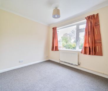 3 bedroom detached bungalow to rent - Photo 2