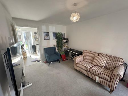 2 bedroom semi-detached house to rent - Photo 3