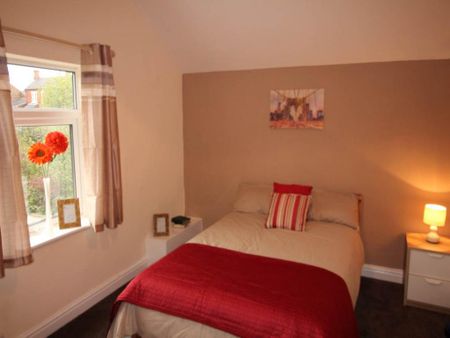 1 bedroom in a house share to rent - Photo 2