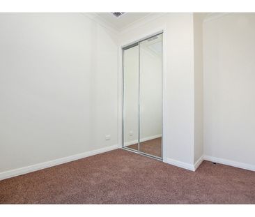 Stylish & Chic - Photo 3