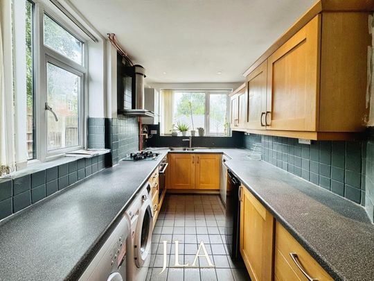 4 bedroom semi-detached house to rent - Photo 1