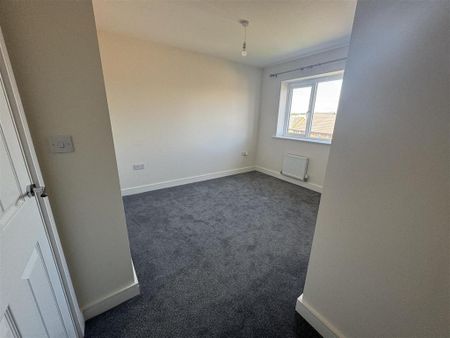 2 bedroom end of terrace house to rent - Photo 3