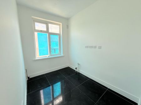 4 bedroom semi-detached house to rent - Photo 3