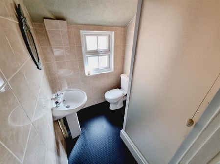 1 Bedroom Flat to Rent in Flat 1, High Street, Rushden, Northants, NN10 - Photo 4