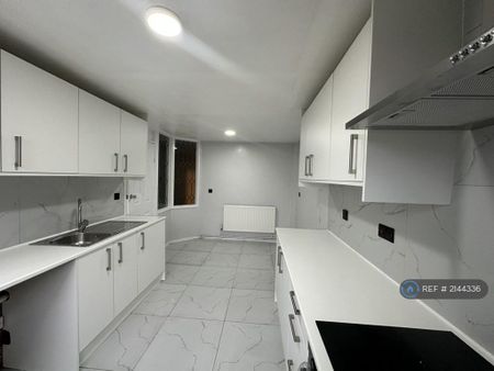 3 bedroom terraced house to rent - Photo 5