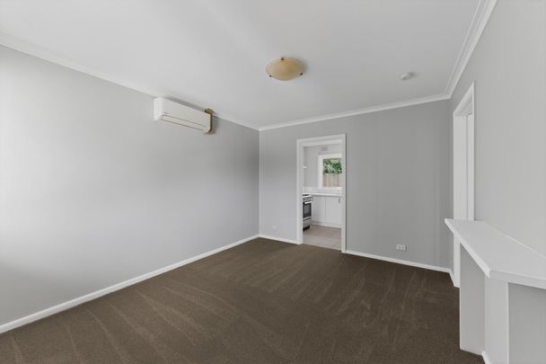 Freshly Updated Unit in Essendon - Photo 1