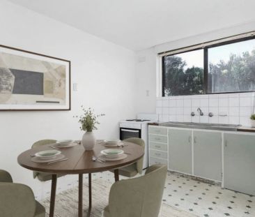 Bright and Spacious Apartment in a Prime Location - Photo 4