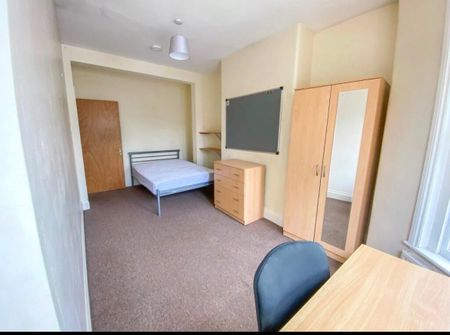 6 Bed Terraced House, Muller Road, BS7 - Photo 5