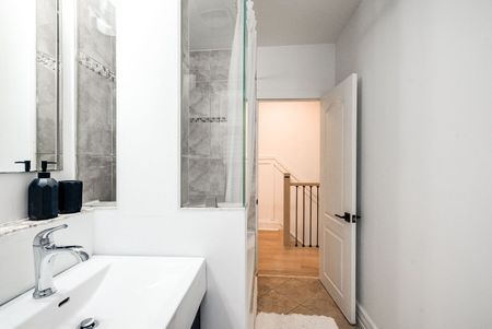 For Lease - 216 Parkmount Road Unit# Upper, Toronto, Ontario - Photo 4
